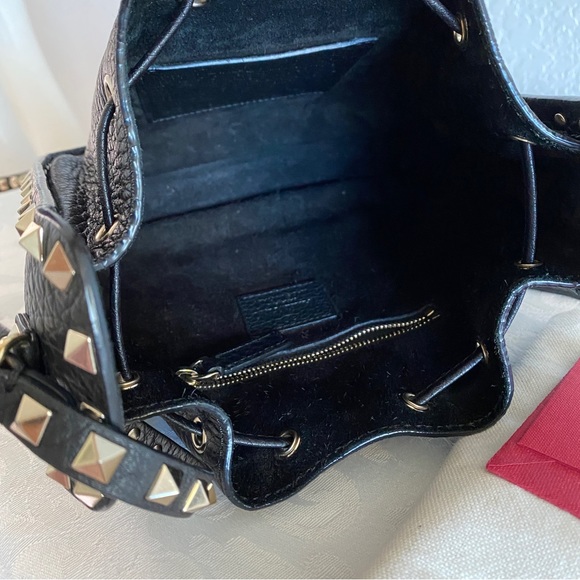 VALENTINO Rockstud Bucket crossbody Bag - Picture 6 of 14